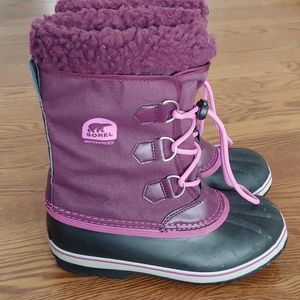 Sorel snow boots, purple/black, good condition, waterproof